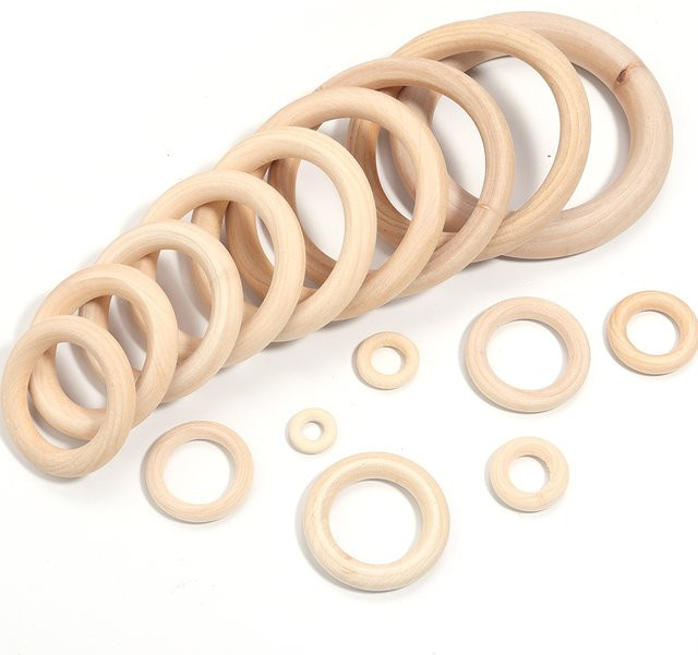 Runde Holzringe in Beige als Makramee-Zubehör für deine DIY-Bastelprojekte und Dekorationen mit einem Durchmesser von 20 cm - Bild 1