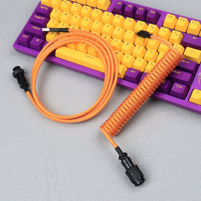 LANO Spiralkabel für mechanische Gaming-Tastaturen, USB A auf Typ C mit GX16 abnehmbarem Stecker und Doppelmantel, Gelb-Orange - Bild 1