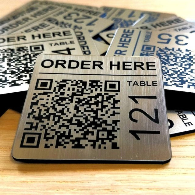Individuelle QR-Code-Lasergravurscheiben in Gold, quadratische Etiketten mit 5 cm x 5 cm Maßen - Bild 1