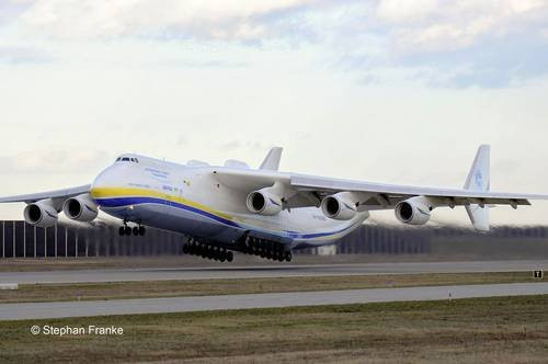 Revell Antonov An-225 Mrija Flugmodell Bausatz im Maßstab 1:144 - Bild 1