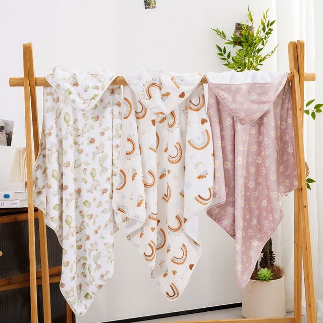 Happyflute Baby Badetuch mit Kapuze aus weichem Korallen-Fleece in Weiß - Bild 1
