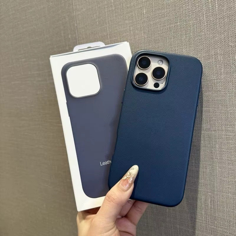 Apple MagSafe Lederhülle für iPhone in Blau mit magnetischer kabelloser Ladefunktion und Animation - Bild 2