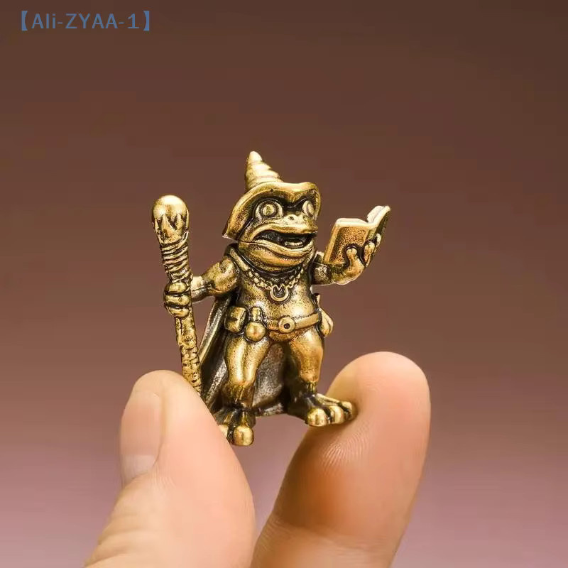 JETTING Messing-Frosch-Zauberer-Statue in Gold mit Zauberstab als Deko-Ornament für dein Zuhause oder das Auto - Bild 2