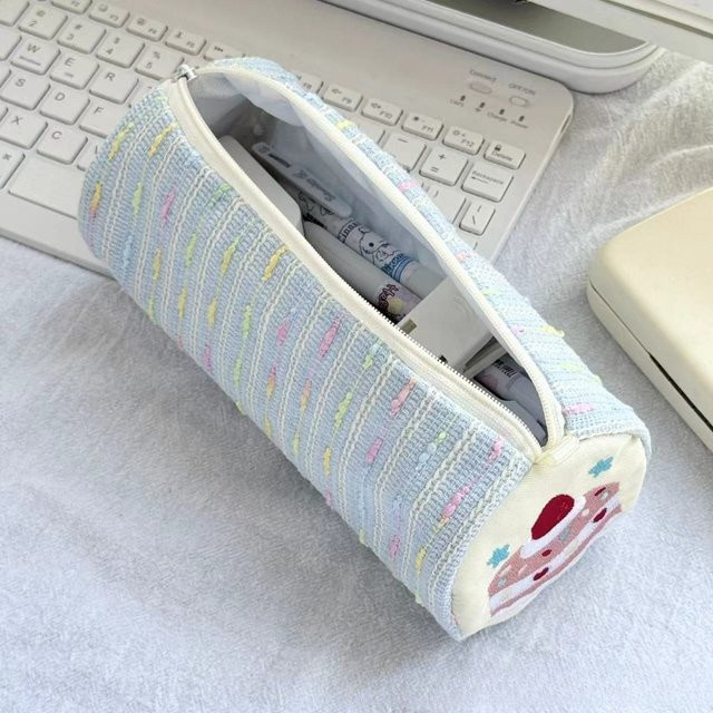 Modisches Federmäppchen in Grün als Organizer für Damen und Studenten, weiche Stifttasche und Kosmetiktasche aus Textil - Bild 1