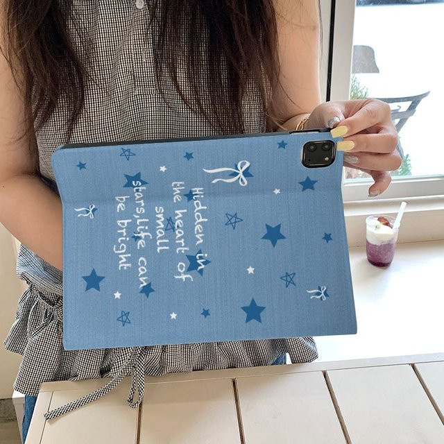 DecoPhone Cowboy Star Tablet Hülle für iPad Pro 10/11 Zoll, iPad Air 3/4/5 und iPad 9. Generation in Weiß und Blau - Bild 1