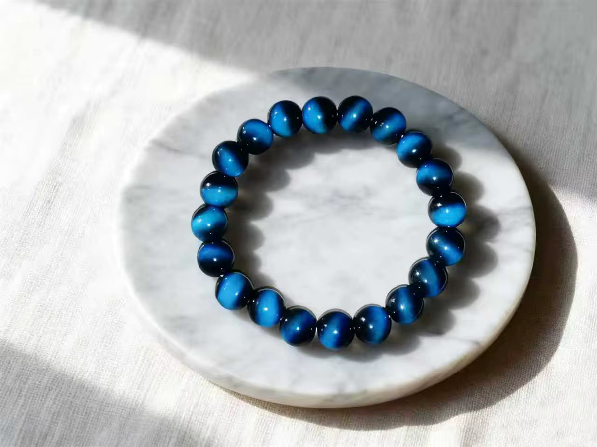 Armband blaues Tigerauge-Glasimitat, Unisex, 6/8/10 mm - Bild 4