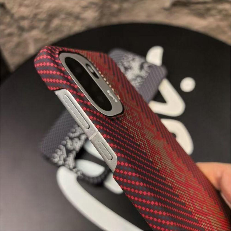 Stoßfeste OnePlus Handyhülle mit Kohlefaser-Textur in Rot für OnePlus 15 13 12 ACE6T Ace 6 5 3 Pro - Bild 1