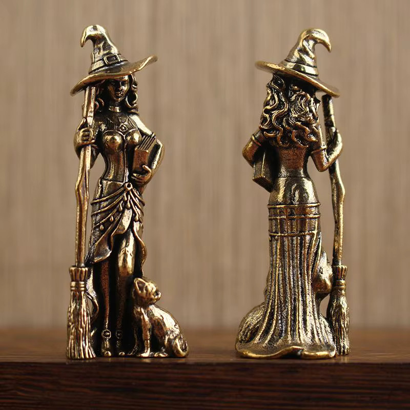HOEXE Handgefertigte Mond-und-Hexen-Figur aus Metall in Gold als dekorative Skulptur für Halloween und thematische Innenräume - Bild 2