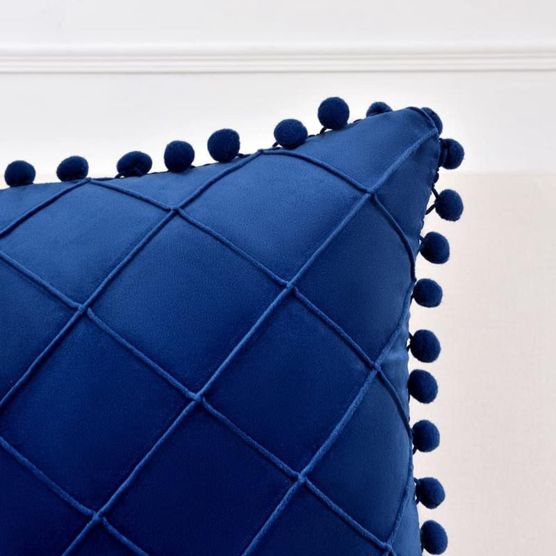 Weicher Samt Kissenbezug mit Pompoms in Blau für deine Bauernhaus Heimdeko, B/H: 30 x 50 cm - Bild 1