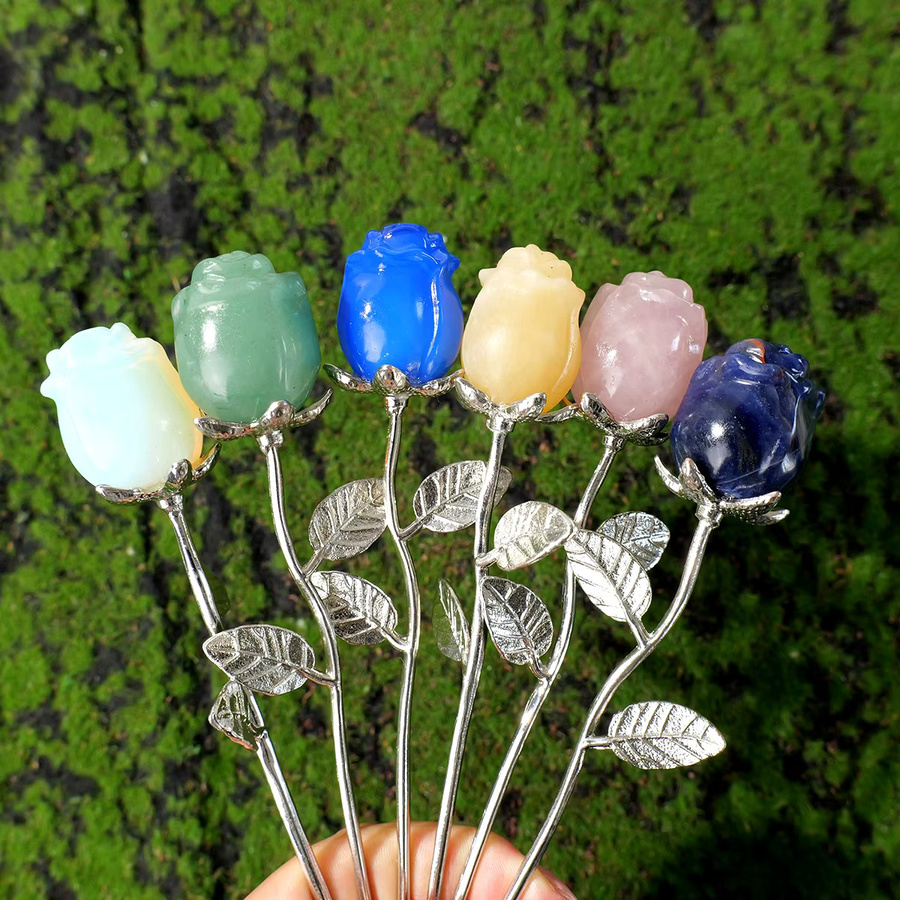 Natürlicher Kristall Rohstein in Form einer Rose aus White Opalite als Dekoration und Geschenk - Bild 2