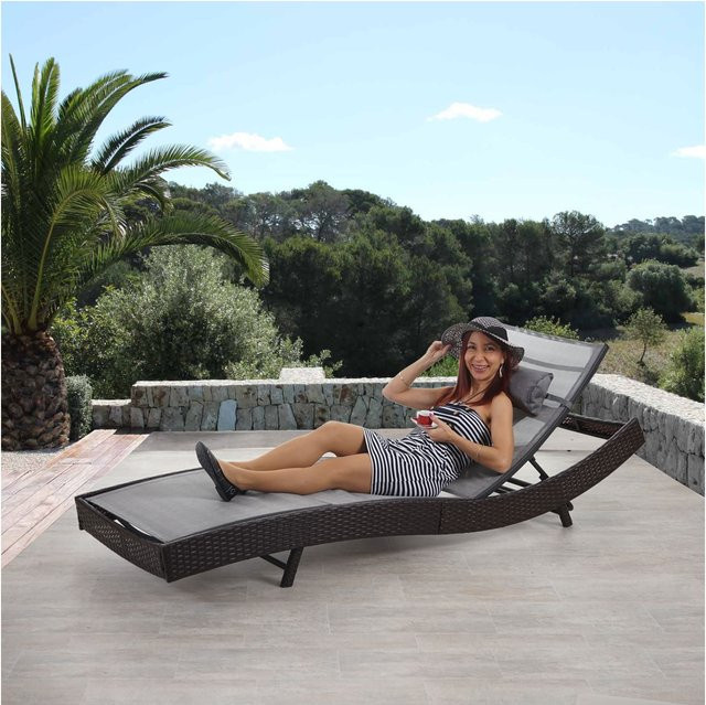 MCW Sonnenliege Phoenix aus Poly-Rattan in Braun-meliert mit grauem Bezug und Kopfkissen - Bild 1