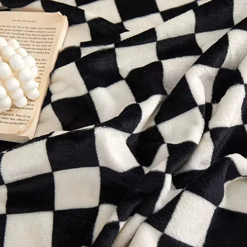 VIKAMA Sommerdecke mit Schachbrettmuster in Schwarz und Weiß aus Polyester - Bild 3