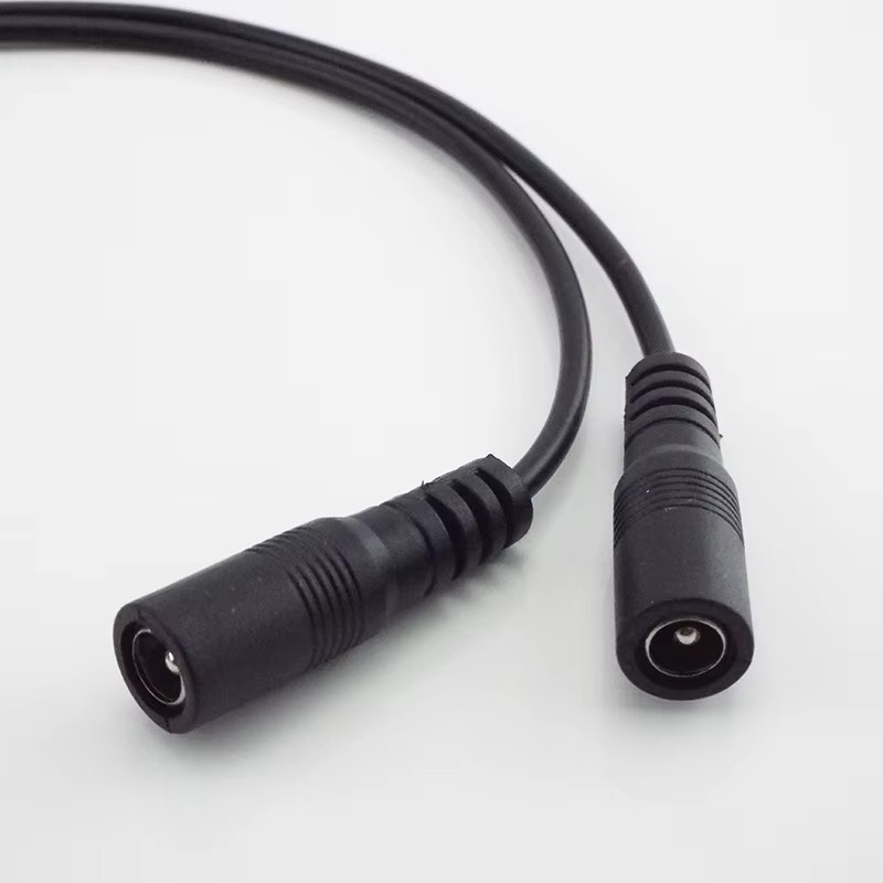 Gakaki DC-Stromverteiler-Stecker Verlängerungskabel 1 Buchse auf 2 Stecker Schwarz 5,5 mm und 2,1 mm für CCTV und LED-Streifen - Bild 2