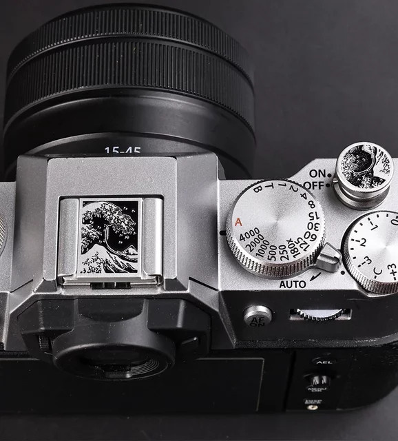 Fujifilm Blitzschuhabdeckung und Auslöseknopf-Set aus Aluminiumlegierung in Silber für Fujifilm X Serie und X100 Modelle - Bild 1