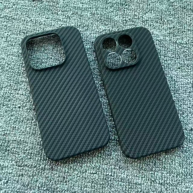 Luxuriöse Schutzhülle für Xiaomi 17 mit Linsenschutz und texturierter Kohlefaser-Optik aus PC, Blau und Lila - Bild 1