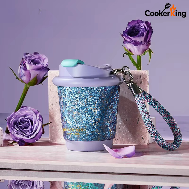 COOKER KING Mini-Isolierbecher aus Titan mit PP-Strohbecher und Trageseil, Farbe: Purple, Volumen: 220/360 ml - Bild 1