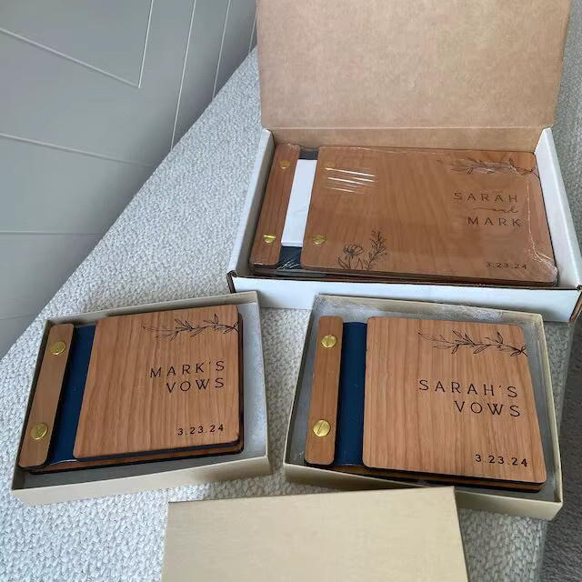 Personalisierbares Hochzeitsgästebuch aus Holz in Braun mit Lasergravur und Hardcover für Fotos und Nachrichten - Bild 3
