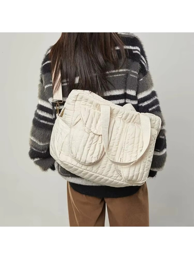 Lage Travel Wickeltasche für Damen als Multifunktions-Rucksack und Messenger Bag aus gesteppter Baumwolle - Bild 5