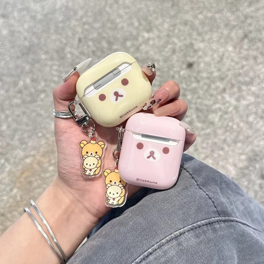 Schutzhülle im Rilakkuma Bär Design für Apple AirPods 1, 2, 3, 4 und Pro 2/3 inklusive Anhänger - Bild 1