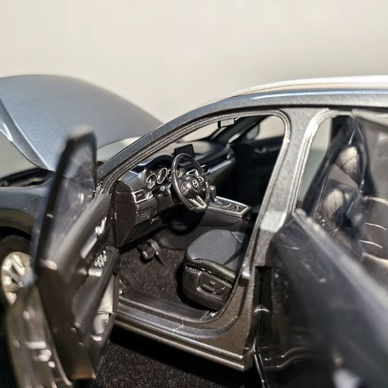 Welly Mazda CX-8 SUV Automodell aus Metall in Grau, Maßstab 1:18 - Bild 5