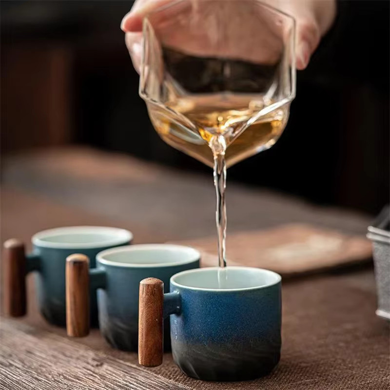 Handgefertigte Retro Keramik Kaffeetasse und Teetasse mit Farbverlauf und Holzgriff in Grün oder Blau - Bild 3