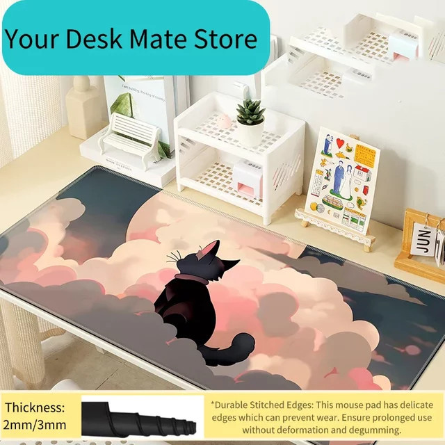 Bandai Gaming-Mauspad mit schwarzer Katze auf rosa Wolke, ästhetische Schreibtischunterlage in Schwarz, Rosa und Multicolour, rutschfeste Tastaturunterlage - Bild 1