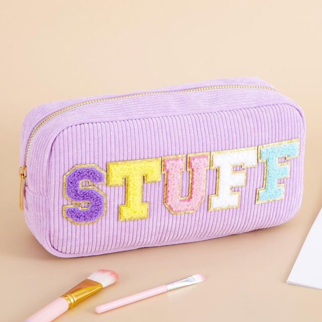 Kosmetiktasche aus Kord und Samt Chenille mit Buchstaben-Patch von NATAWA in Violett - Bild 1
