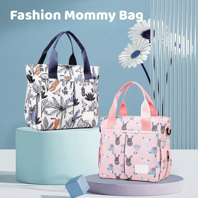 Wasserdichte Wickeltasche für Babys als Organizer und Umhängetasche in Multicolour - Bild 1