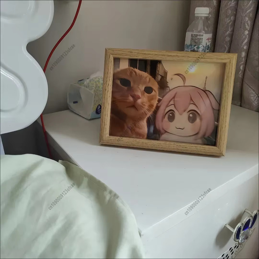 DORO Bilderrahmen mit lustiger Katze aus Kunstharz, kreative Anime-Schreibtischdekoration, rechteckiges Ornament für Zuhause und Büro, B/H: 20,32 x 20,32 cm - Bild 1