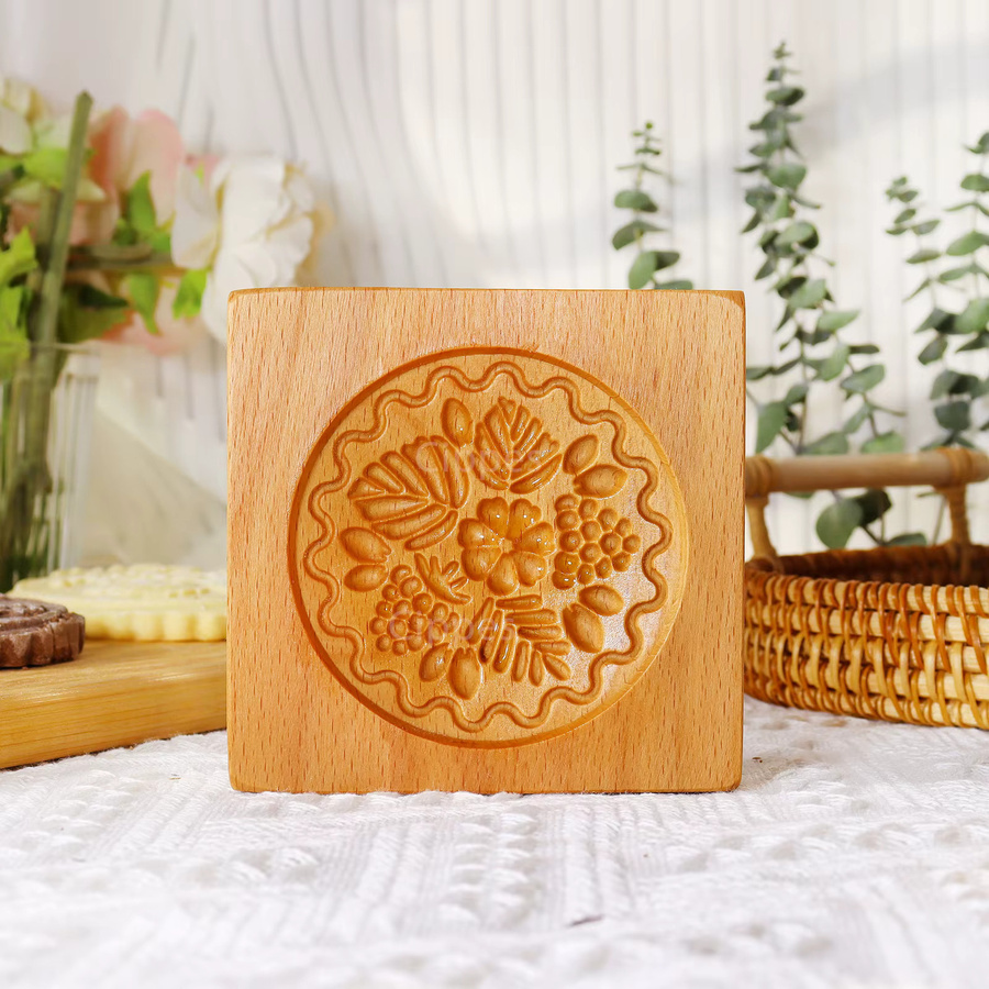 Cippes Keksform aus Holz mit Blumenmuster in Beige, runde 3D-Ausstecherform für Kekse, Fondant und Kuchen - Bild 1