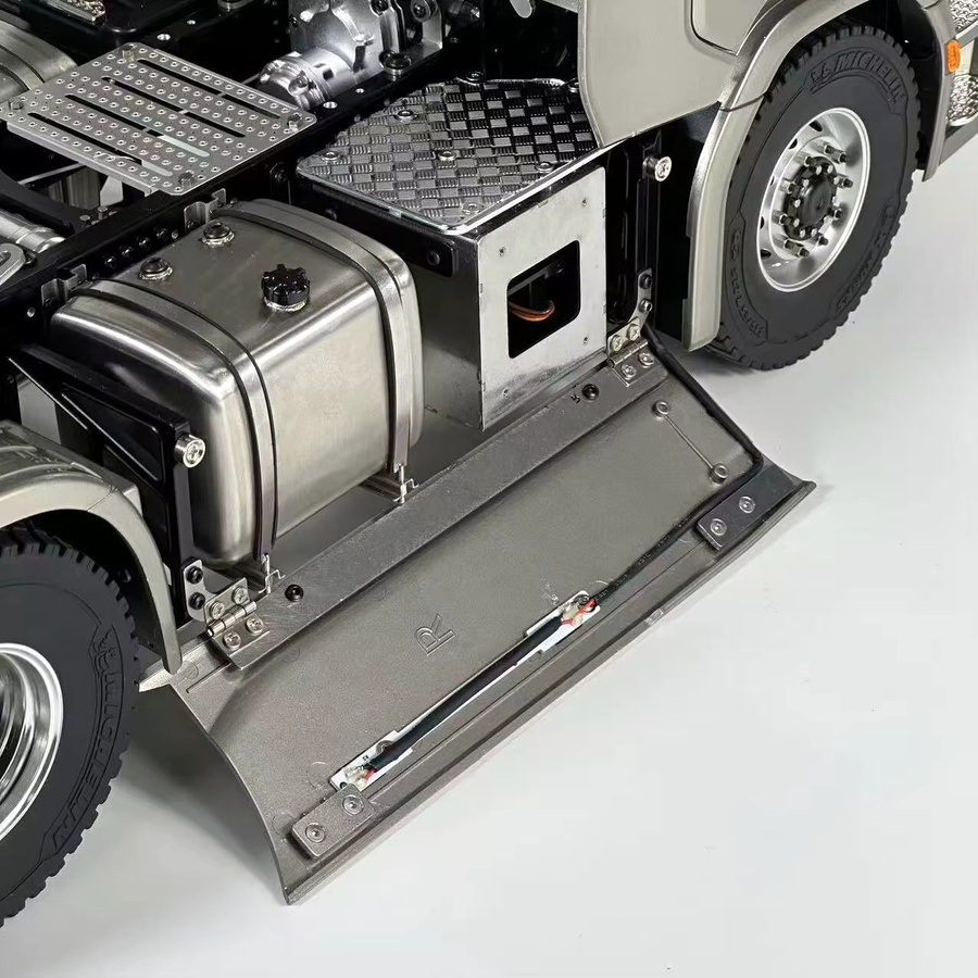Tamiya Scania 770S 4x4 Seitenschweller-Kit mit Lichtern, 1:14, Zubehör - Bild 3