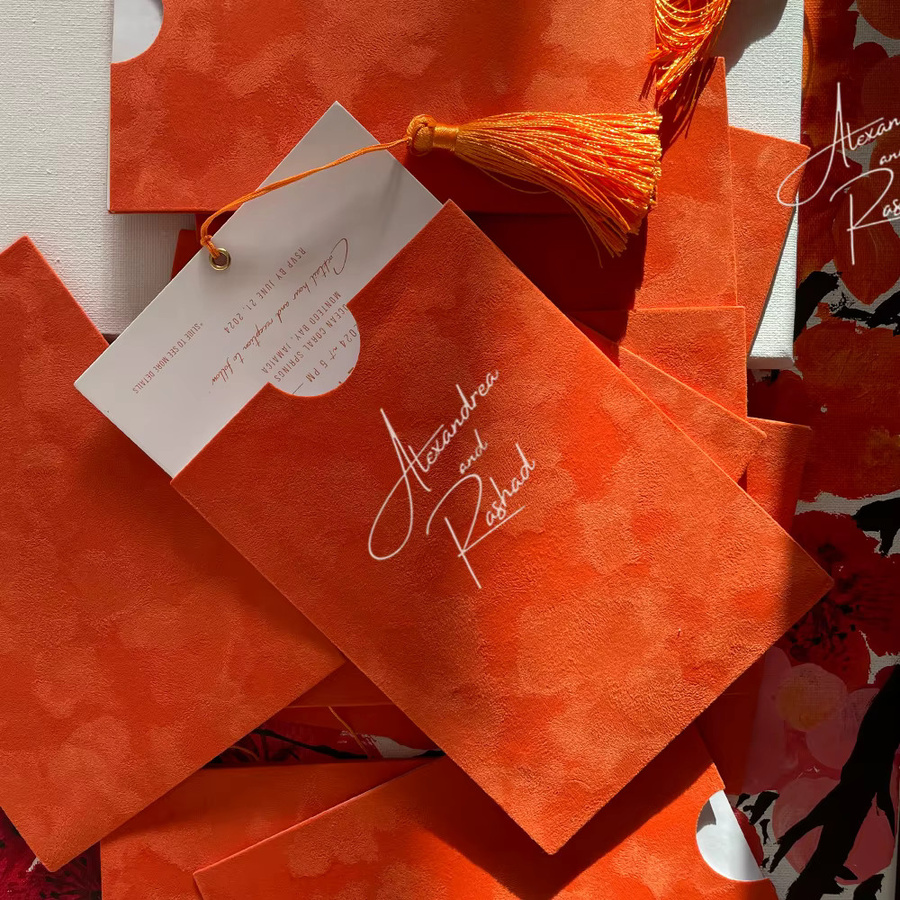 Personalisierte Einladungskarte aus Samt in Orange für Hochzeiten und Geburtstage mit drei Innenseiten - Bild 3