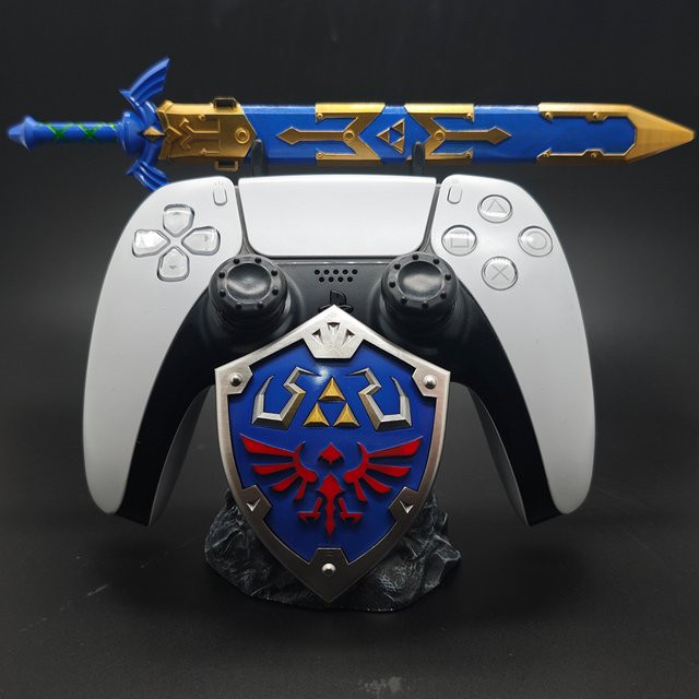 Bandai Anime Zelda Link Master Sword Controller Halterung in Blau für PS4 PS5 und Xbox als Desktop Dekoration und Gaming Zubehör - Bild 1