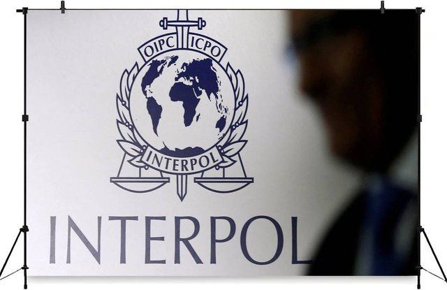Fotohintergrund mit Interpol Logo für Geburtstag und Party als Fotokulisse für das Fotostudio - Bild 1