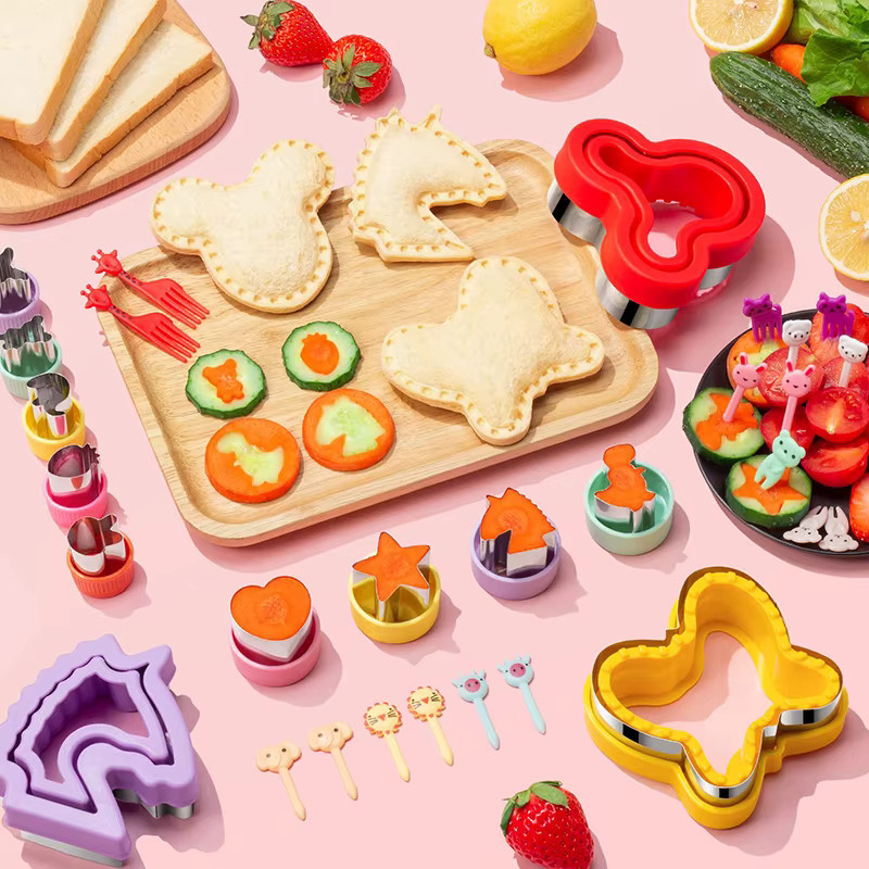 48-teiliges Sandwich-Schneider-Set aus Kunststoff für Kinder in Pink und Multicolour zum Ausstechen von Brot, Keksen, Obst und Gemüse - Bild 3