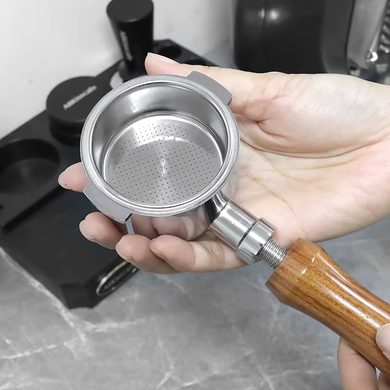 Bodenloser Siebträger mit zwei Ohren für Delonghi ECP35.31 und ECP3420, 51 mm, Silber, inklusive 2-Tassen Filterkorb aus Edelstahl - Bild 6