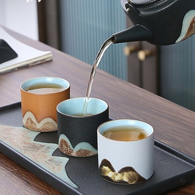 Handgezeichnete Teetasse in Bergform aus Keramik und Porzellan, Mehrfarbig, 50 ml - Bild 1