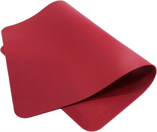 Backmatte aus Silikon in Rot, lebensmittelechte und beschichtete Knetmatte zum Backen und Rollen - Bild 1