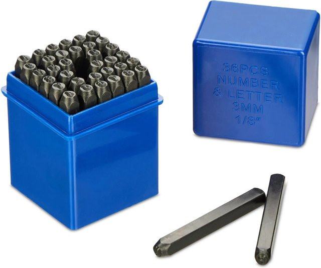 Relaxdays Schlagbuchstaben Set aus Stahl in Schwarz mit Aufbewahrungsbox - Bild 1