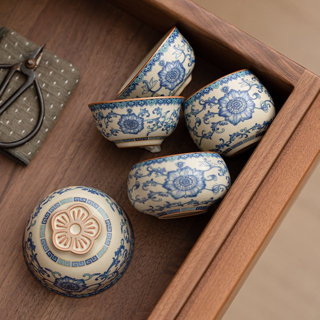 Ru Ofen Keramiktasse in Blau und Weiß für Pu'er Tee und Kung Fu Tee-Verkostung - Bild 1