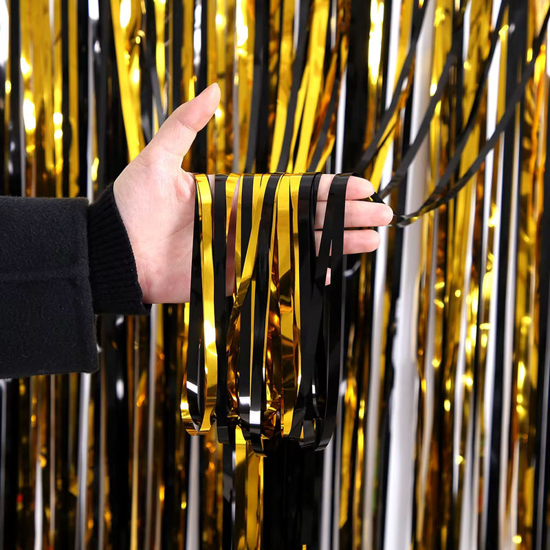 2er-Set MicroPlush Party Folienvorhänge in Schwarz und Gold für Abschluss, Hochzeit oder Geburtstag - Bild 4