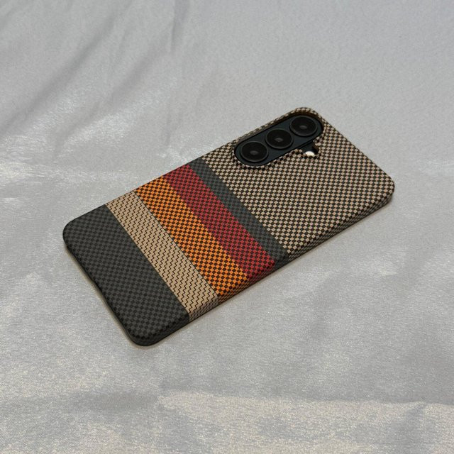 Magnetische Schutzhülle in Kevlar-Kohlefaser-Optik für Samsung Galaxy S26, S25, S24 FE, S23 Ultra Plus und S24 in Multicolour - Bild 1