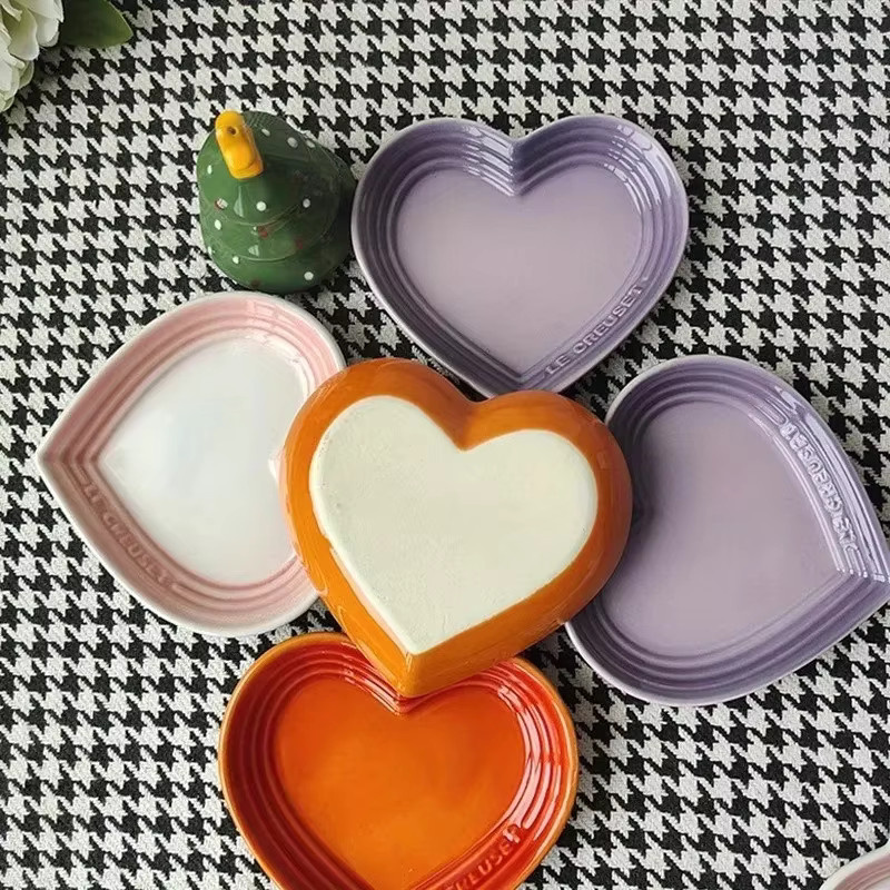 Le Creuset Keramik-Katzenschüssel Herzförmig in Pink, Anti-Erbrechen Design, Durchmesser: 12 cm - Bild 3