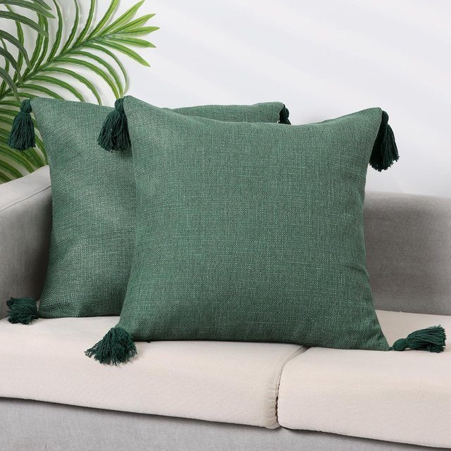 Dekokissenbezüge in Grün aus Baumwollleinen mit Quaste im Boho-Stil von inyahome - Bild 1
