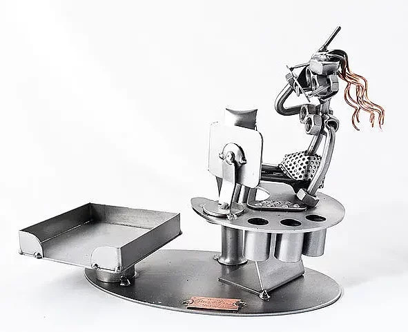 Hinz und Kunst Schraubenmännchen Stiftehalter aus Metall in Silber als Büro Deko - Bild 1