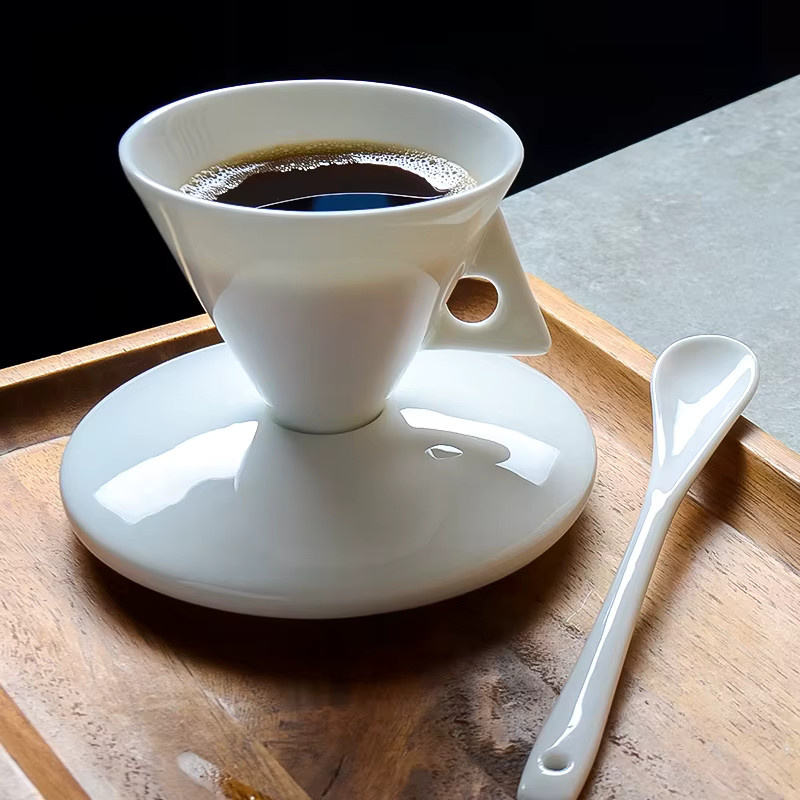 Bone China Espresso-Set mit Kaffeetassen, Untertassen und Löffeln in Weiß - Bild 2