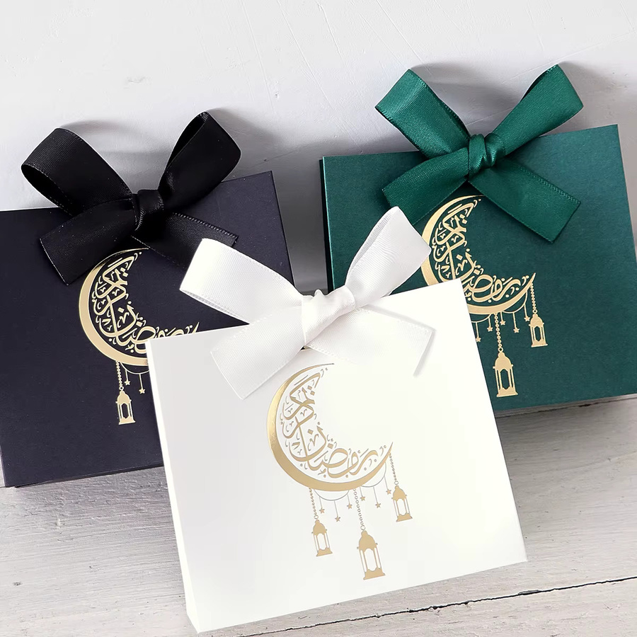 Set aus 5 Geschenkboxen für Eid in Grün, Schwarz und Weiß mit goldenen Halbmond- und Laternenmustern aus Papier - Bild 2