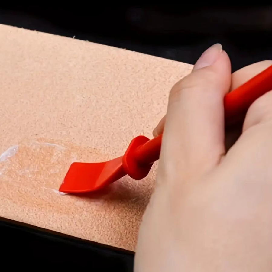 Leimtreuer Applikator und Klebeschmierstift als Mal-Schaber für DIY-Kunstleder-Bastelarbeiten in Weiß - Bild 3