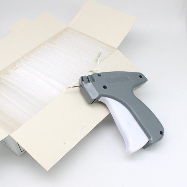 SRYYHMD Etikettierpistole Set mit 35mm Etiketten und Stiften in Grau aus Kunststoff für die Preisauszeichnung von Kleidung - Bild 1