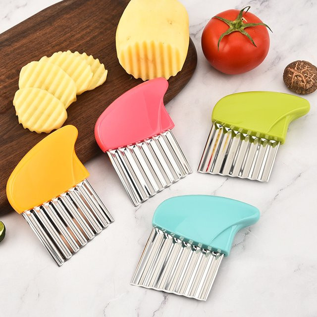 Multifunktionaler Wellenschneider aus Edelstahl in Blau für Pommes Frites und Kartoffelstreifen - Bild 1